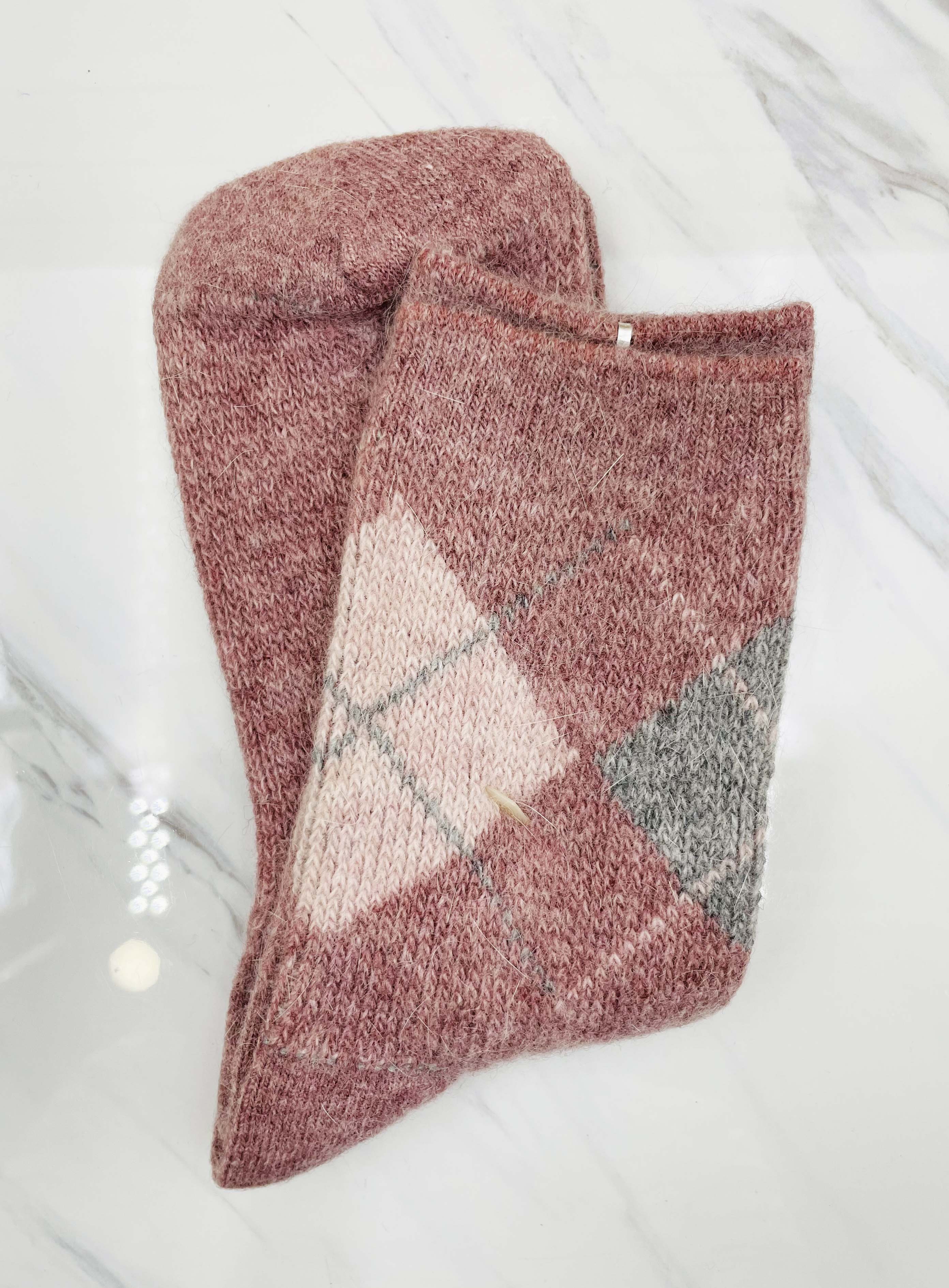 【震撼精品百貨】日本精品百貨~日本羊毛襪子(22~24CM)紫粉格*73664