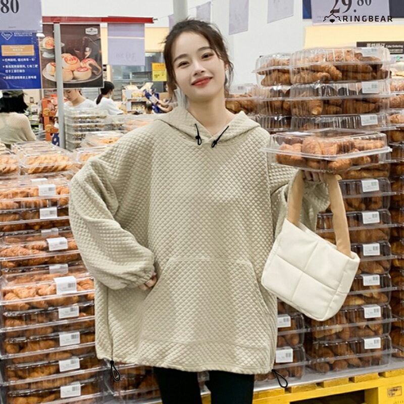 連帽上衣--慵懶風菱格夾棉束口袖袋鼠口袋連帽長袖上衣(黑.咖.杏XL-4L)-X520眼圈熊中大尺碼 2