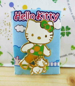 【震撼精品百貨】Hello Kitty 凱蒂貓 KITTY造型徽章-綠散步 震撼日式精品百貨