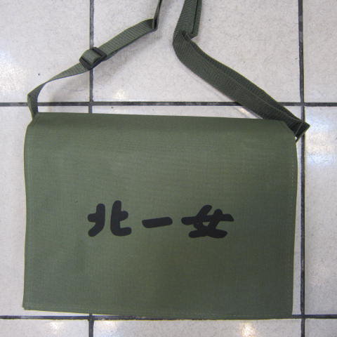<br/><br/>  ~雪黛屋~Lian簡單式書包 防水尼龍布上班台灣製造品質保證加強車縫背帶耐承重 北一女-綠(中)<br/><br/>