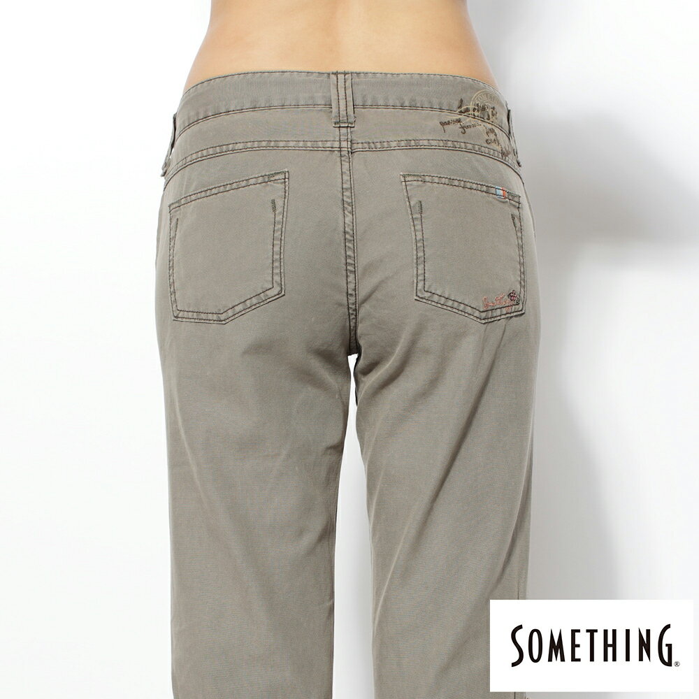 SOMETHING  女款 NATURAL EASY JEAN綁帶休閒褲 (灰褐色) 6