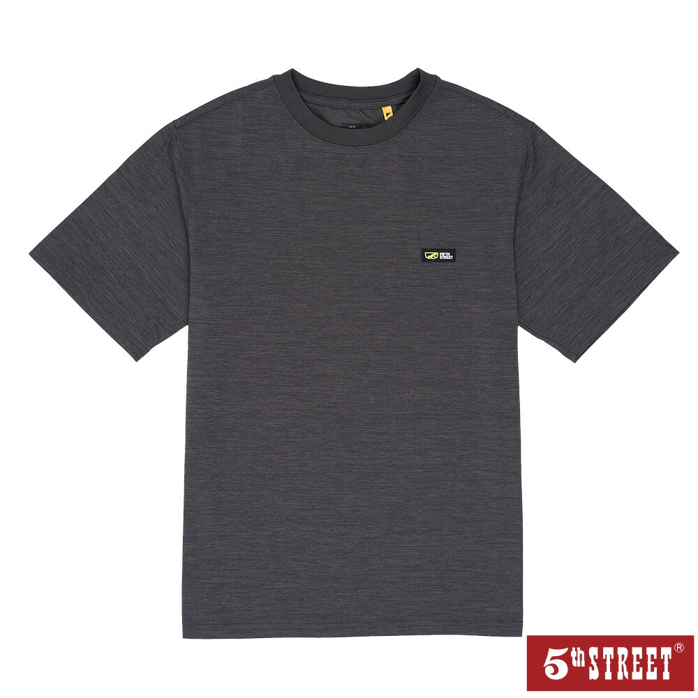 中性款 涼感 男女短T 短袖T恤 TEE 上衣 LOGO 貼布繡 山形 黑灰色 (571044) 【5th STREET】【APP下單享4%回饋】