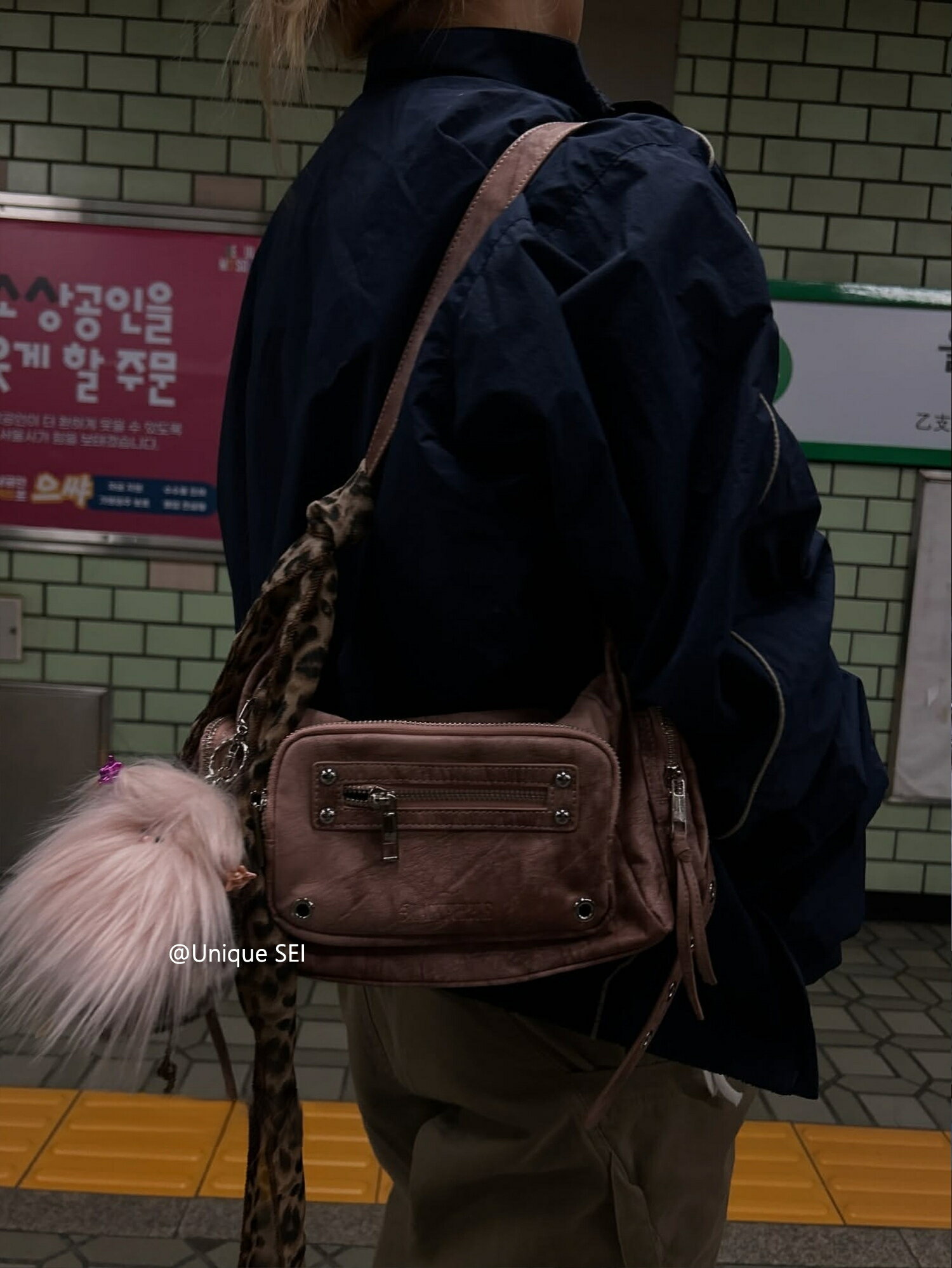 Unique SEI 復古時髦街頭百搭個性拉鍊休閒機車單肩斜背PU皮包女