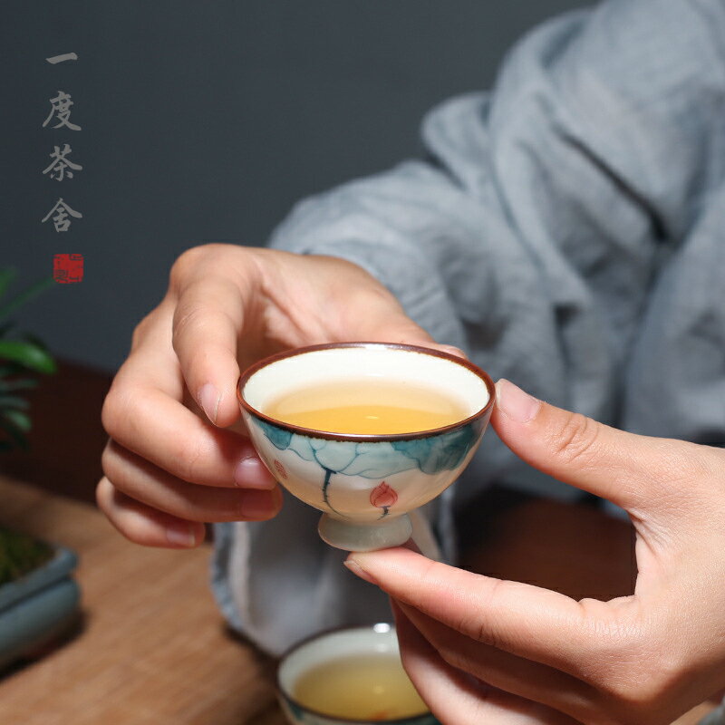 手繪粉青荷花小茶杯高腳陶瓷中國風功夫茶具純手工主人品茗杯單個