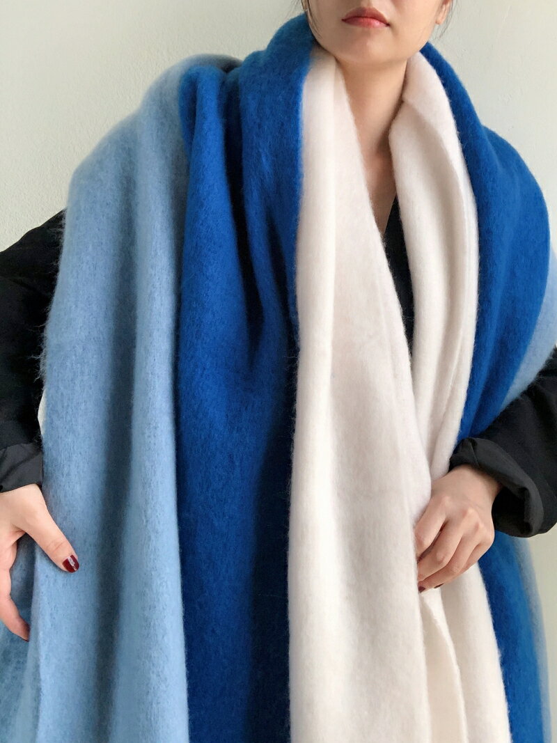 克萊因霧霾藍色加厚純色大圍巾女2023冬季高級感披肩兩用圍脖白色