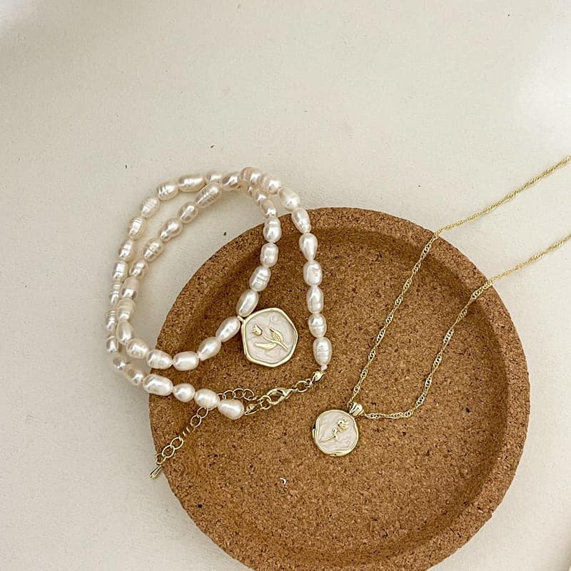 法式高雅珠光 白色琺瑯玫瑰花金幣珍珠項鍊 3