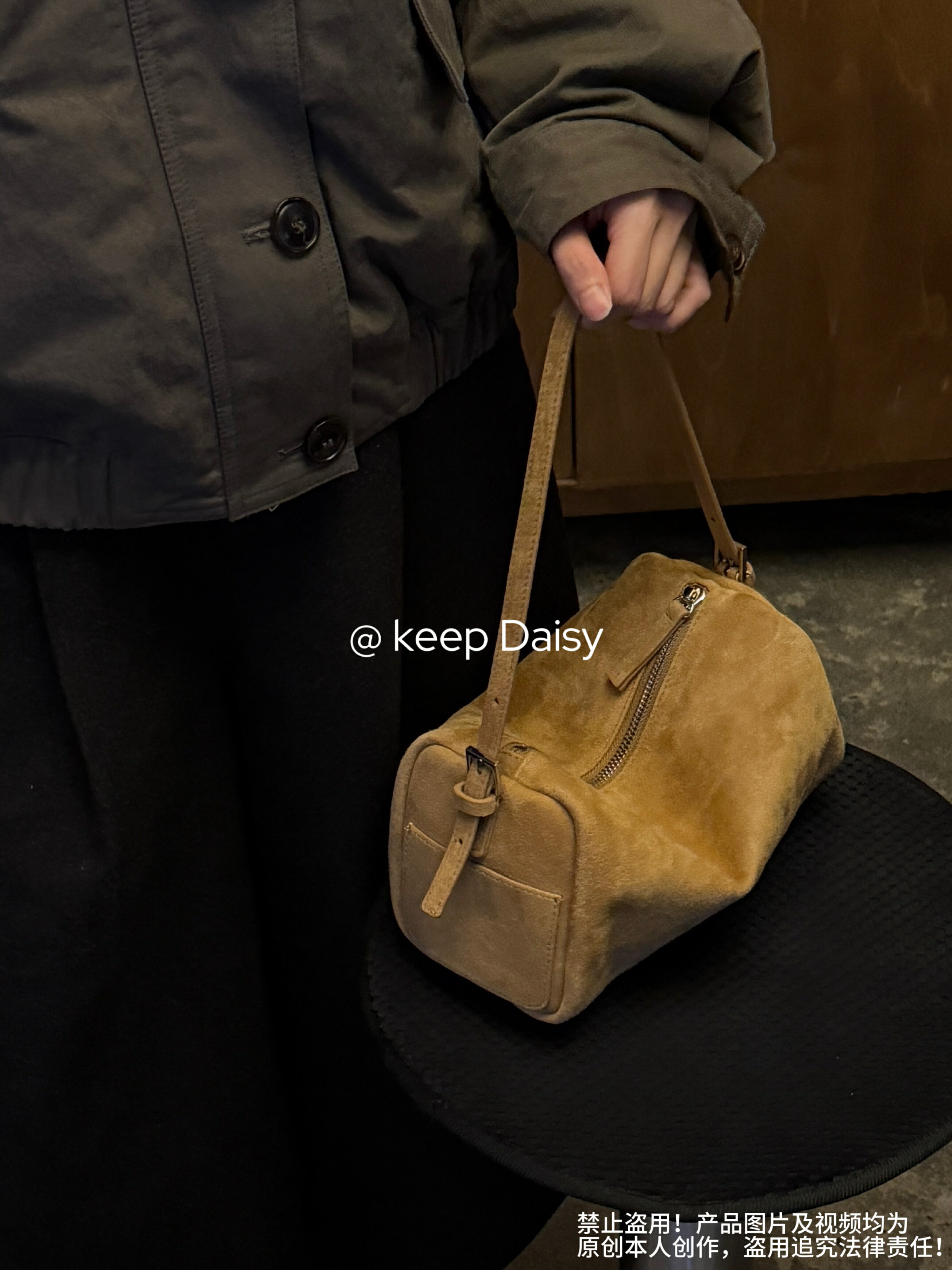 KEEP DAISY【絲絨雪松頭層羊猄絨枕頭包秋冬小方包單肩斜背女包