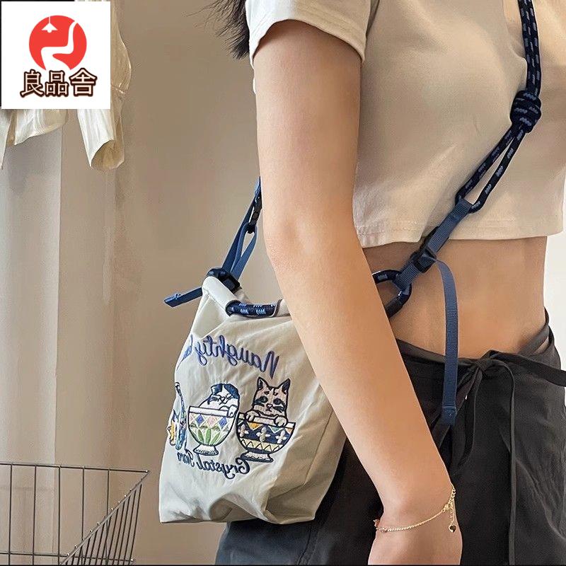 免運 台灣公司 日系新款茶杯貓ball環保刺繡新款尼龍手提斜挎外出小號收納手機包 LPS-7-21 可開票