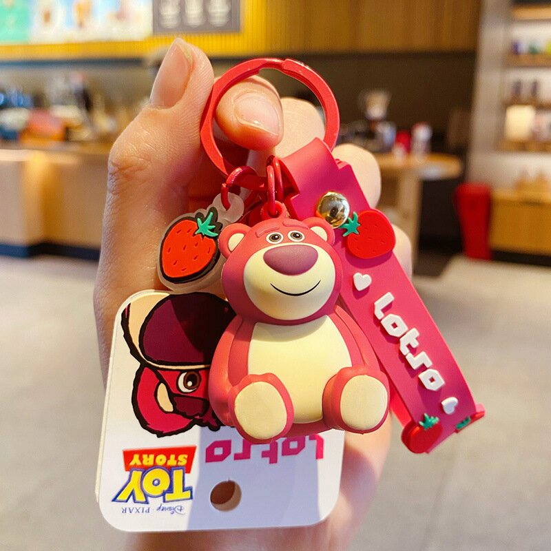 正版迪士尼草莓熊汽車鑰匙扣掛件精致女生書包掛飾卡通公仔鑰匙鏈