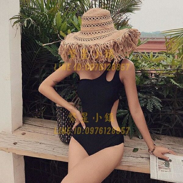 連體泳衣女顯瘦時尚法式復古單肩性感露背小胸黑白色溫泉【繁星小鎮】