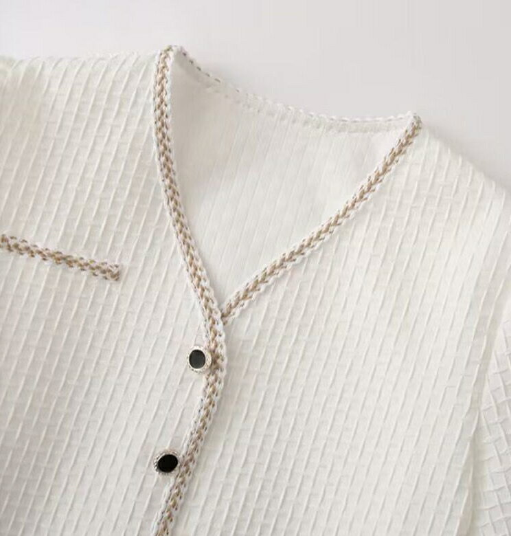 中大尺碼女裝 韓版新款修身顯瘦小香風上衣 V領小襯衫 法式亮絲包邊格紋短袖上衣 3