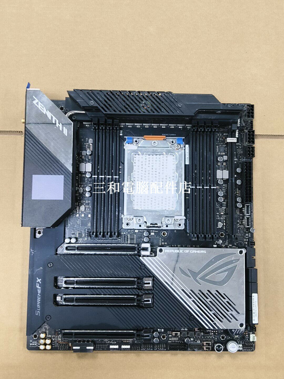華碩ROG ZENITH II EXTREME ALPHA 主機板 TRX40 晶片組 支援 AMD 執行緒撕裂者 3970X 3990X 四通道 DDR4 5 M 2 USB3 2 Gen2x2 雙USB