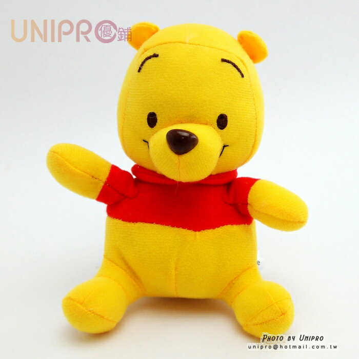 【UNIPRO】迪士尼 小熊維尼 Winnie the Pooh 經典坐姿 絨毛玩偶 娃娃 14cm高