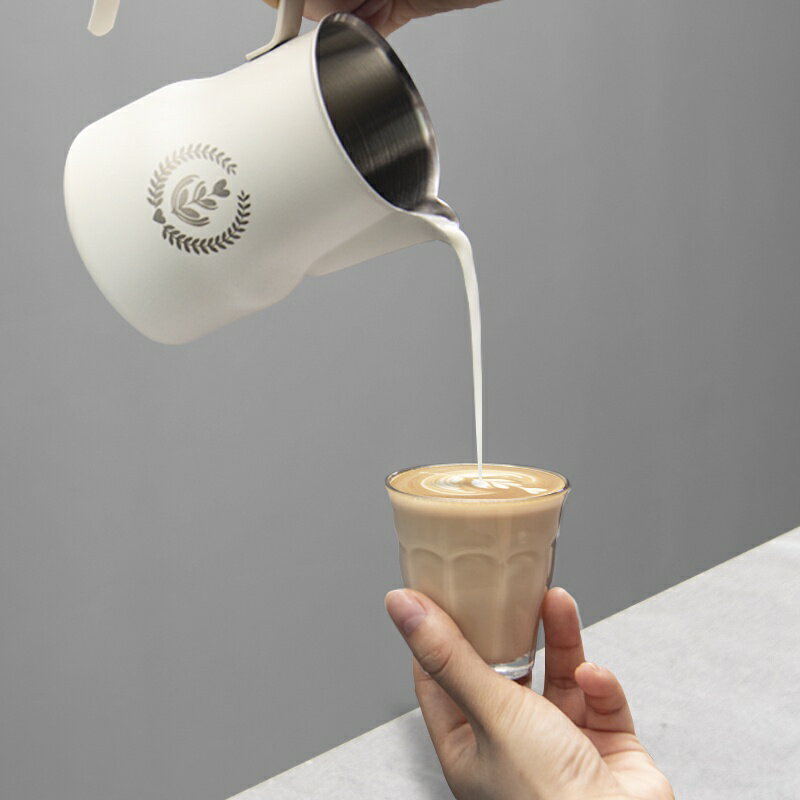 臺灣熱銷 咖啡器具304不銹鋼拉花杯大肚打奶缸350/500ml尖嘴專業壓紋二合一