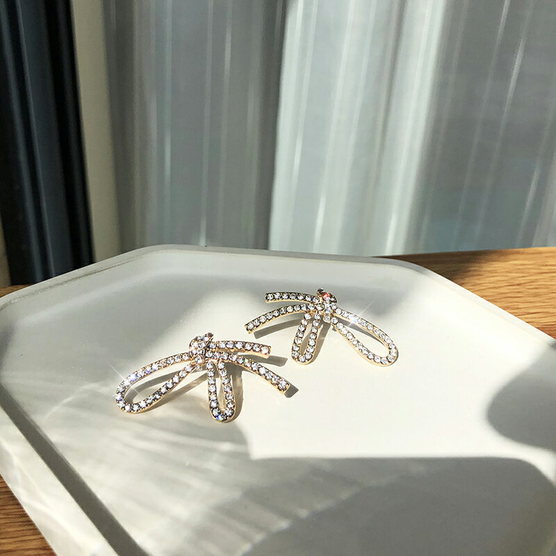 S925銀針氣質鑲鉆蝴蝶結耳環誇張時髦高階感網紅設計感個性耳飾1入
