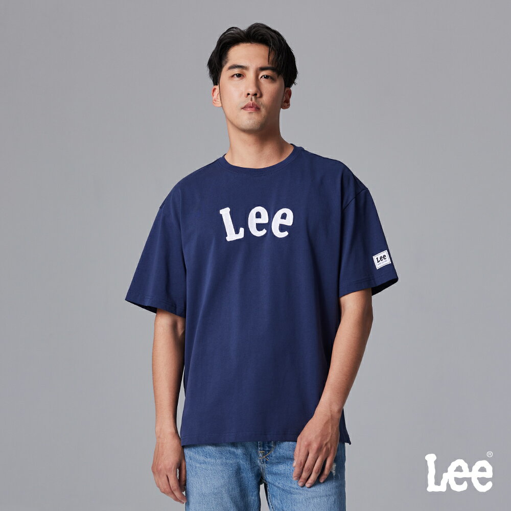 Lee 男女同款 寬鬆版 刺繡大LOGO 袖身織標 短袖T恤 | Modern & FITS’ EM ALL