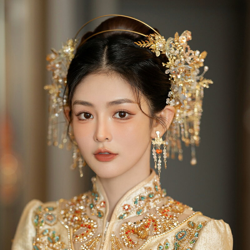 新款中式漢服頭飾金色琉璃花朵水晶流蘇秀氣新娘造型秀禾發飾芯瑤
