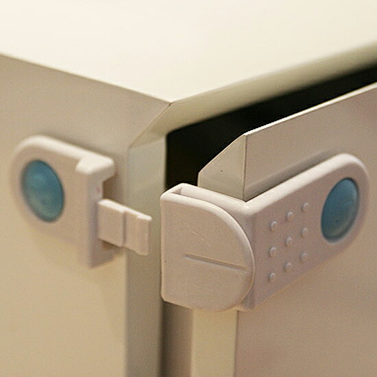 櫃門抽屜安全鎖(兩入) 兒童 防護 冰箱 櫥櫃 鎖扣 防夾 掉落 保護 直角 黏貼 ♚MY COLOR♚【N076】