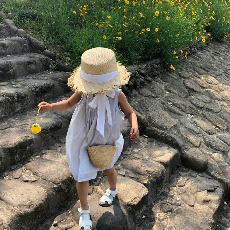 男女寶寶兒童帽子夏天沙灘帽出游防曬遮陽帽韓國公主可愛平頂草帽1入