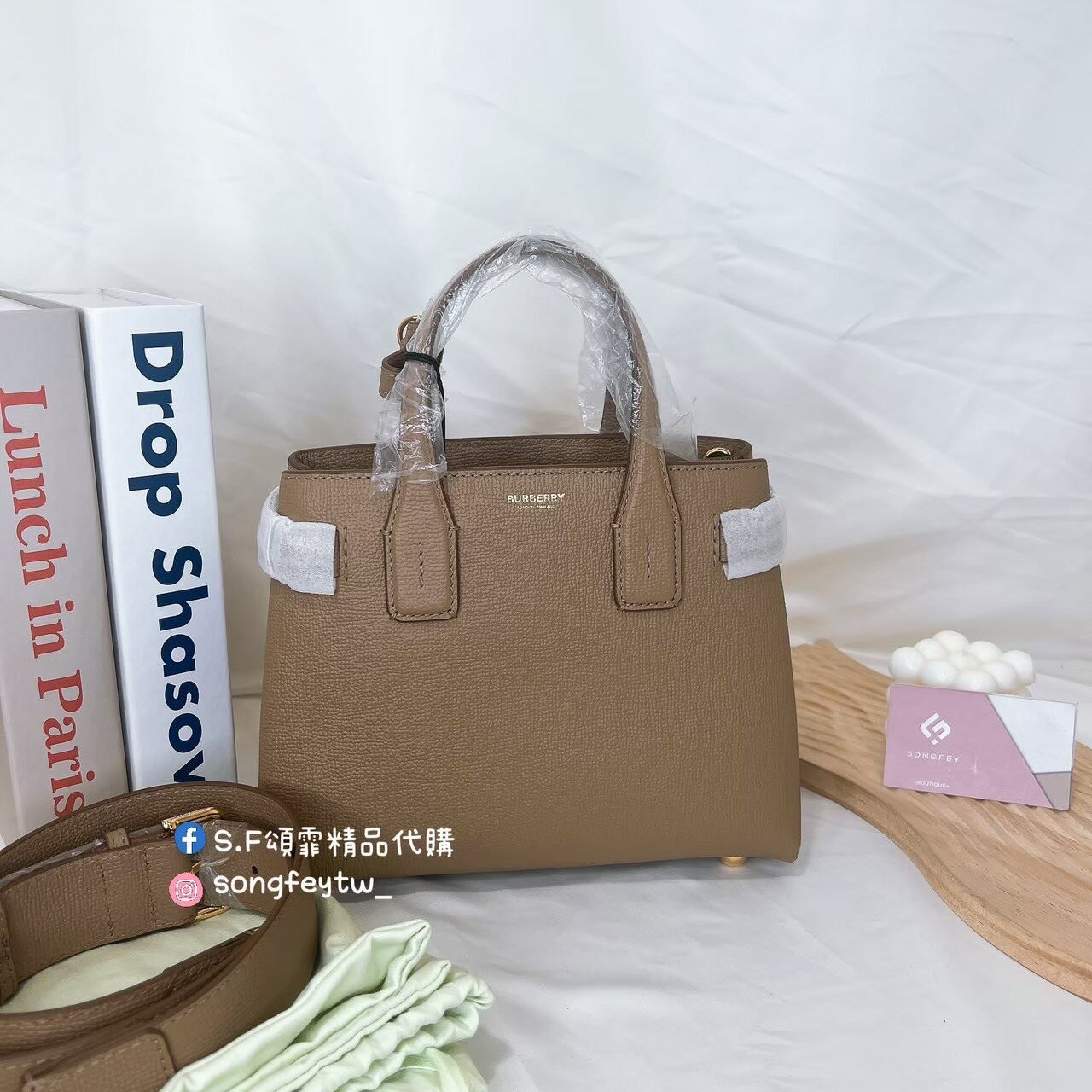 歐美代購🇺🇸台灣現貨 BURBERRY 8068557 BANNER 棉麻拼接牛皮兩用鏈包 駝色