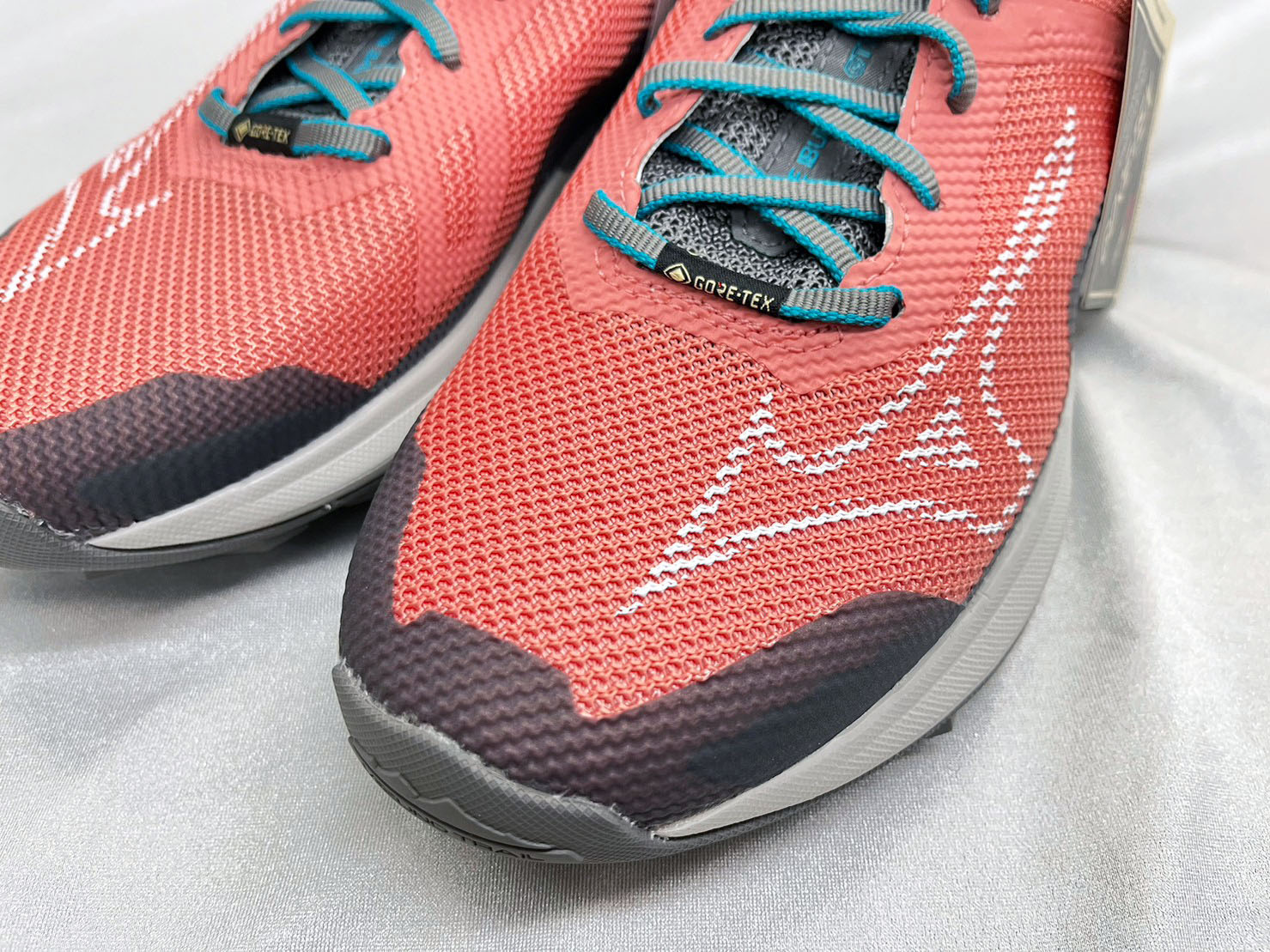 大自在MIZUNO 美津濃Wave Ibuki 4 GTX 女慢跑鞋防水耐磨粉橘灰