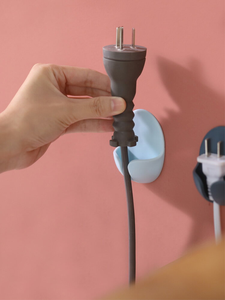 電器電源插頭掛鉤廚房門後無痕壁掛式創意收納插座頭免打孔固定器