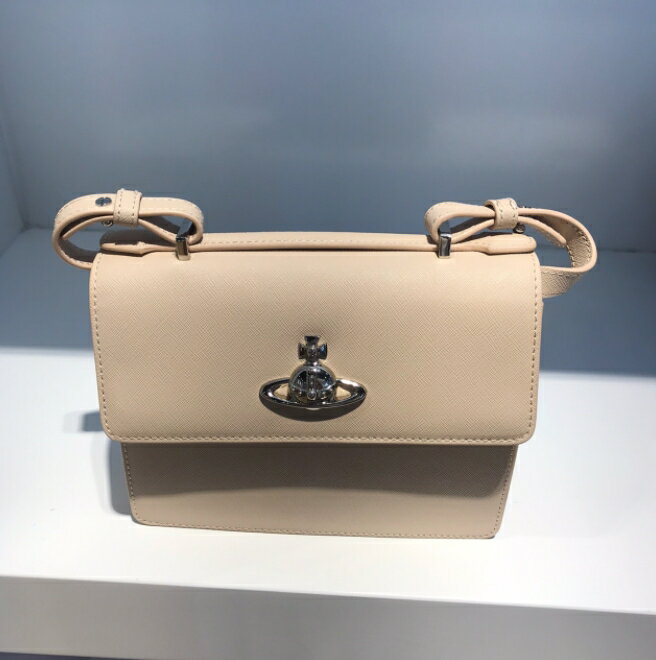 VIVIENNE WESTWOOD 經典防刮皮革兩用斜背包41010046(預購+現貨)    ~【 菲尼斯 國際精品 ★ APP下單天天10%點數回饋 】 女神手袋 5