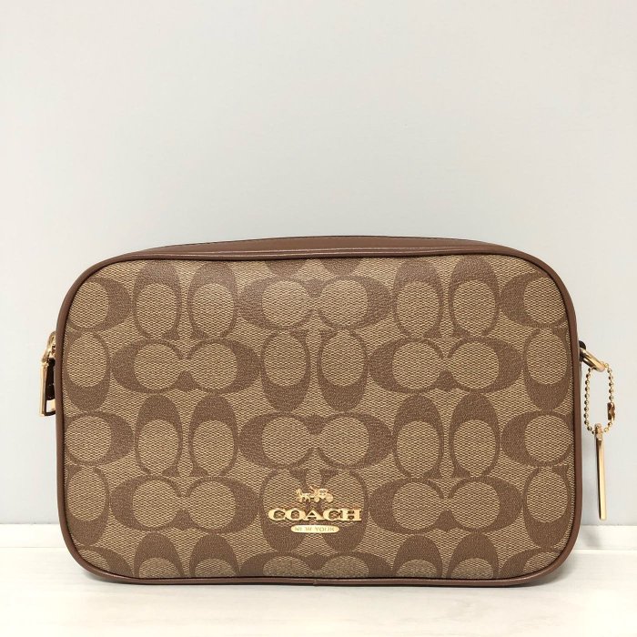 .美國正品COACH 限量經典-黑色大馬車LOGO、新款-滿版淺咖拚粉色、白全皮拚天藍色大馬車logo、經典黑金色-(荔紋全真皮)、滿版棕咖色、經典墨綠全皮大馬車logo-(大號)雙層拉鏈相機包、斜背包、側背包-(均可放長夾).及限量 星際大戰聯名款~滿版黑灰色C Logo-(大號) 雙層拉鍊相機包 斜背包(頭層真皮+防刮皮款)...男女均適用*vivi shop* 1