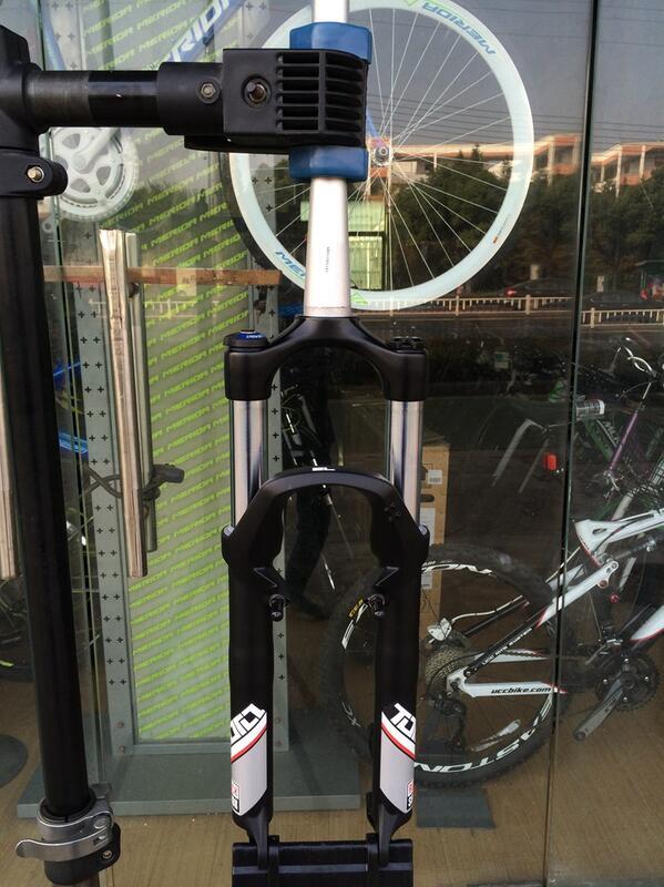 【可開發票】ROCKSHOX TORA SL TK XC32 30 山地車26寸V剎碟剎錐管避震前叉-紅紅火火