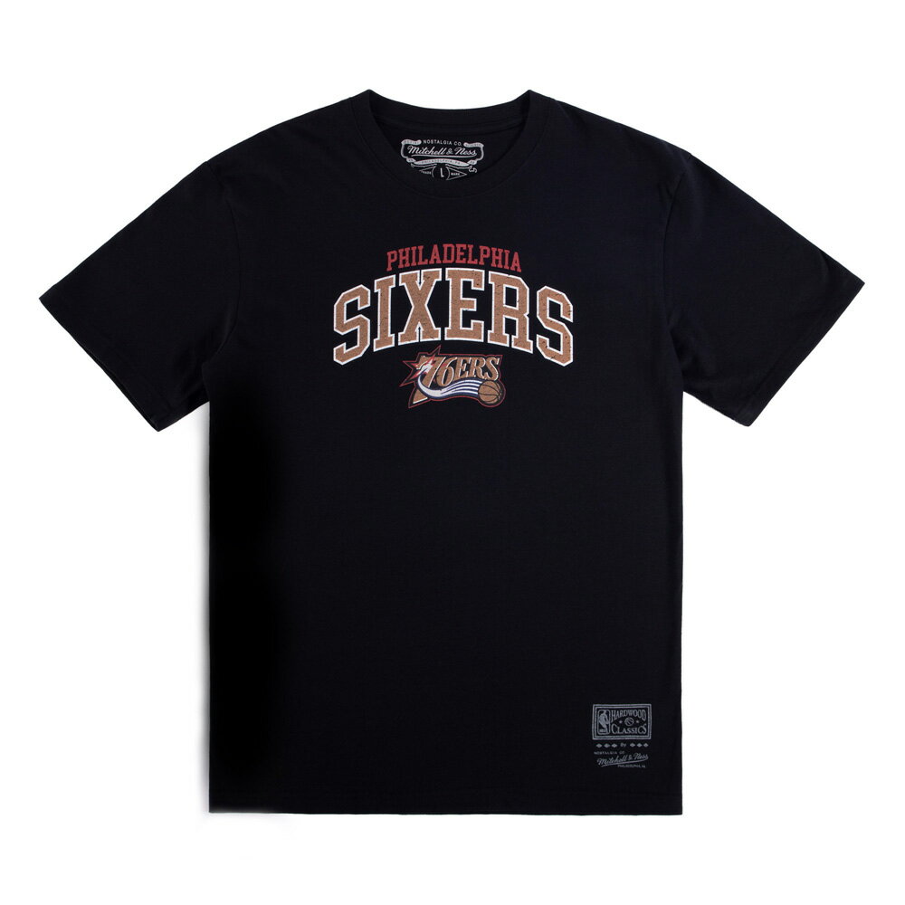 【滿千折百】MITCHELL & NESS 短T TEAM ARCH LOGO DAD 76人 黑卡其 短袖 男 MNTS015P7B