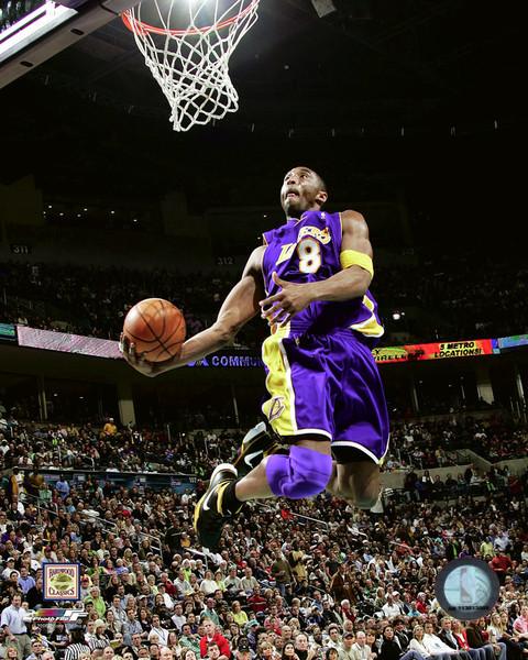 Posterazzi: Kobe Bryant - 05 06 Action Photo Print (16 x 20 ...