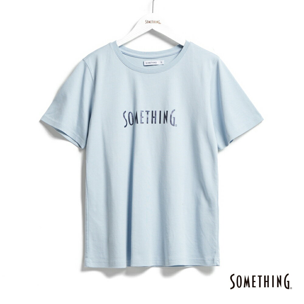 SOMETHING 女款 基本LOGO短袖T恤 (淺藍色)