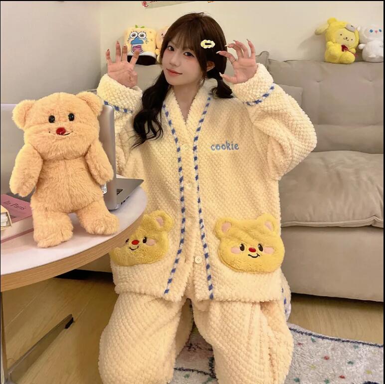 法蘭絨卡通家居服黃油小熊珊瑚絨睡衣女秋冬季加絨冬加厚學生套裝【繁星小鎮】