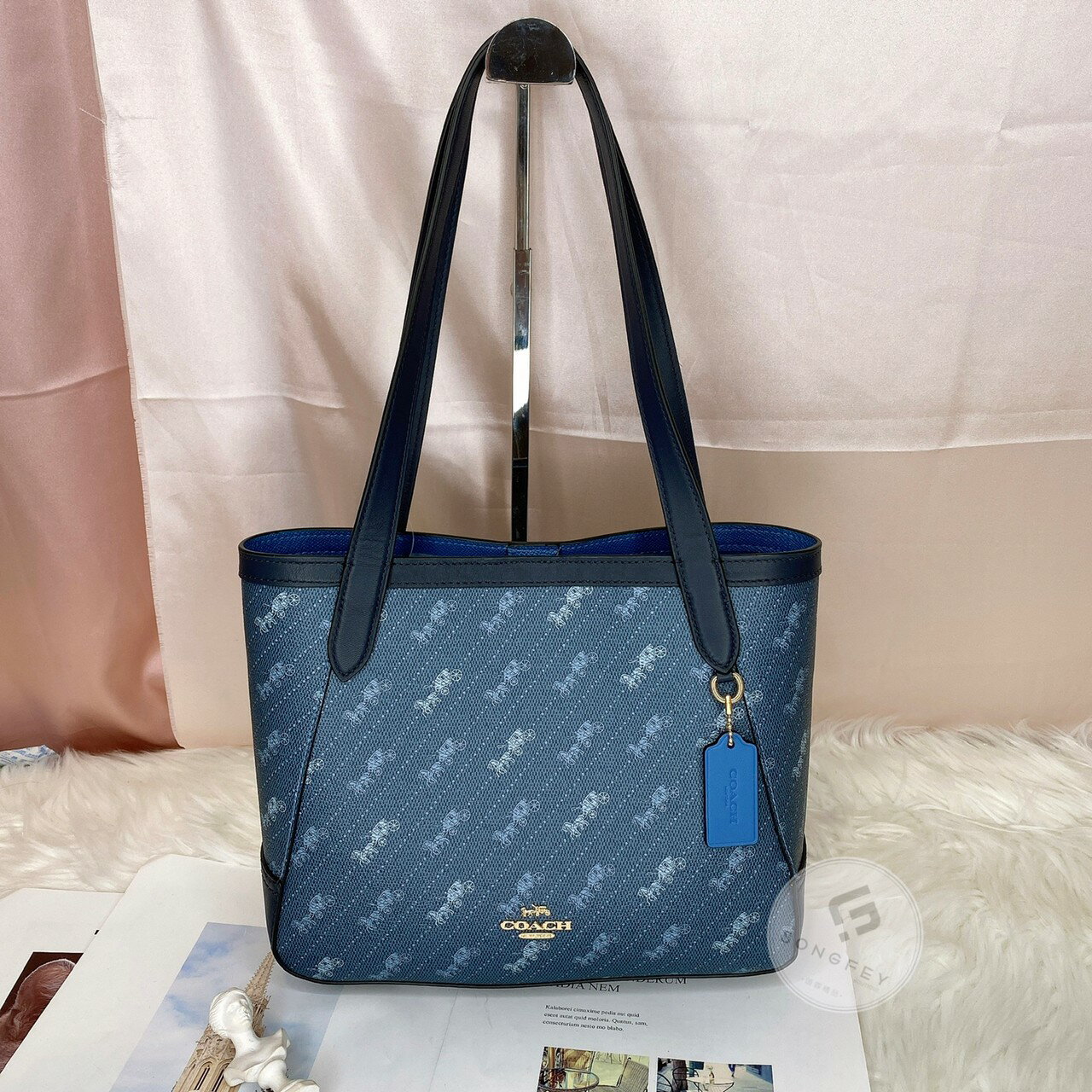 美國代購 臺灣現貨 Coach 新款 托特包 滿版logo 托特包 肩揹包【送禮精選★APP下單點數4倍送】