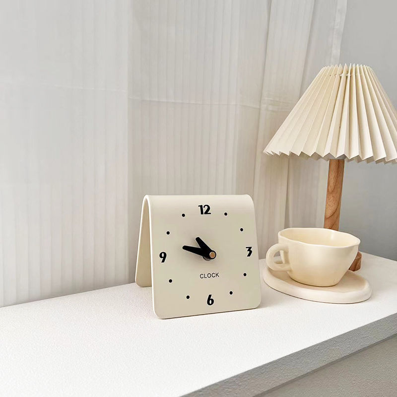 奶油桌面客廳家用時鐘現代創意臺式座鐘靜音學生床頭臺面鐘表擺件