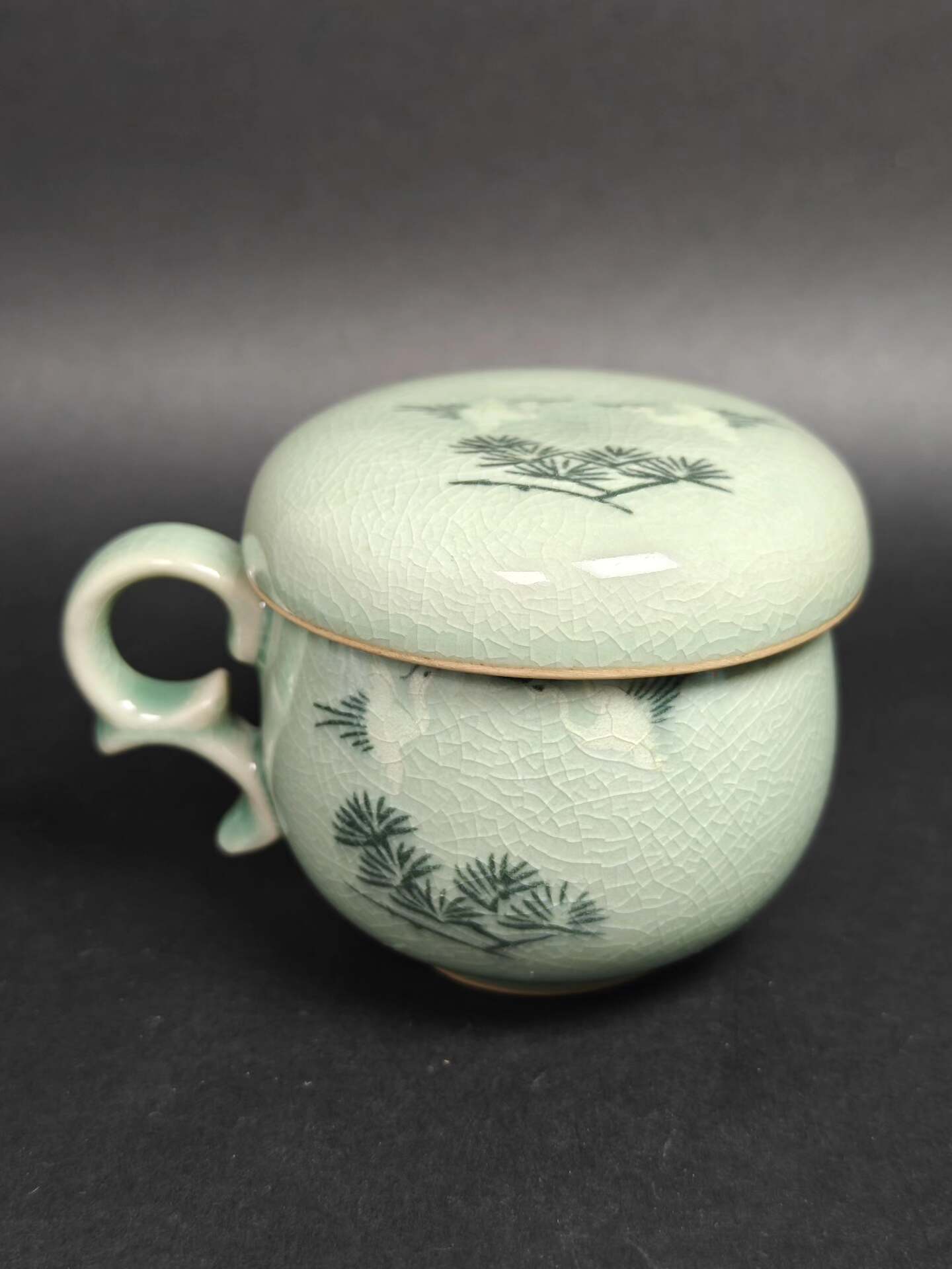 韓國人間國寶高麗青瓷茶蓋杯 手繪並蒂雙鶴不老松枝 明星同款中古收藏 全品相無磕碰瑩潤瓷感 7.5cm口徑 附蓋茶杯