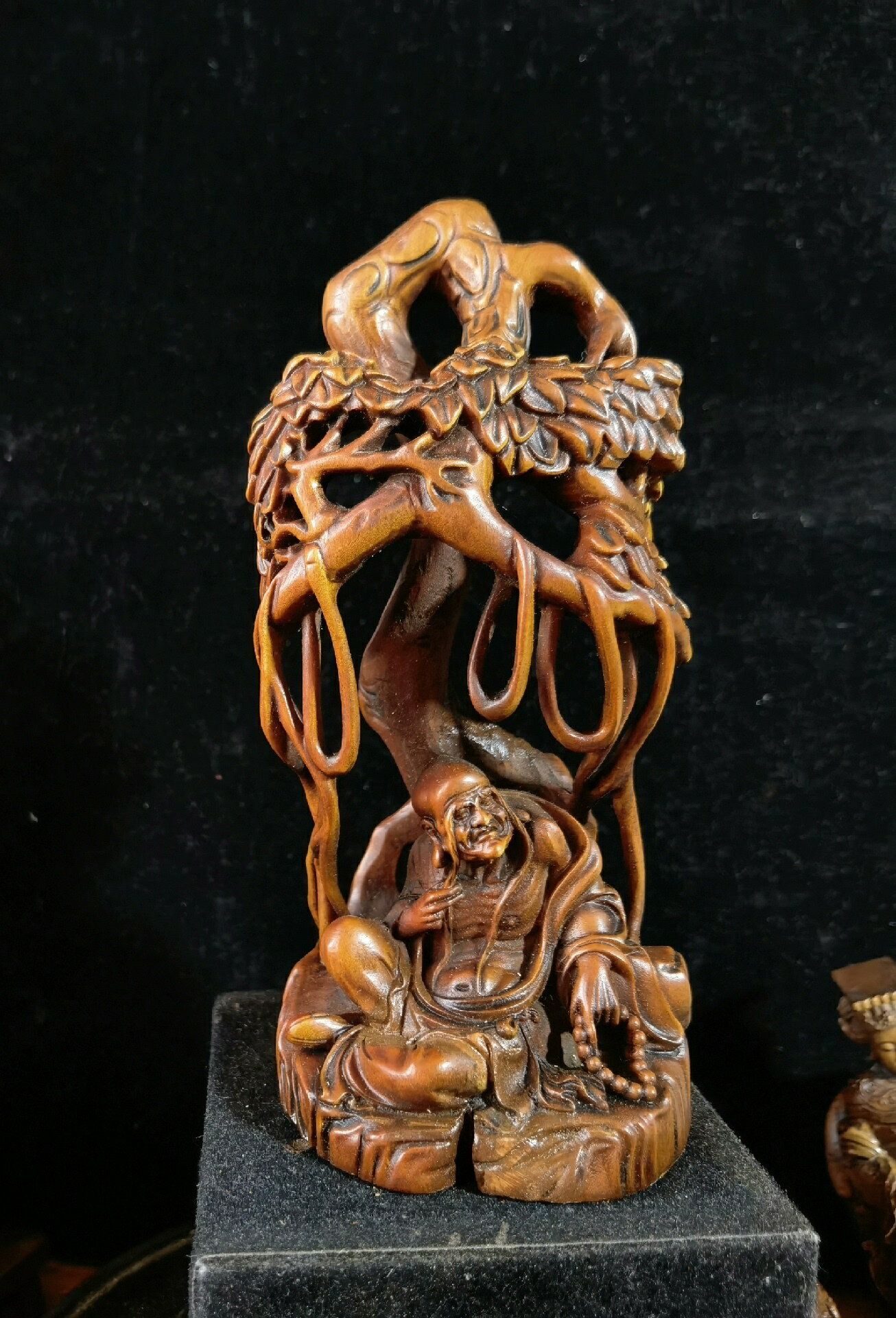 小葉黃楊木雕~長眉羅漢，高16.5直徑7厘米，重約157克，