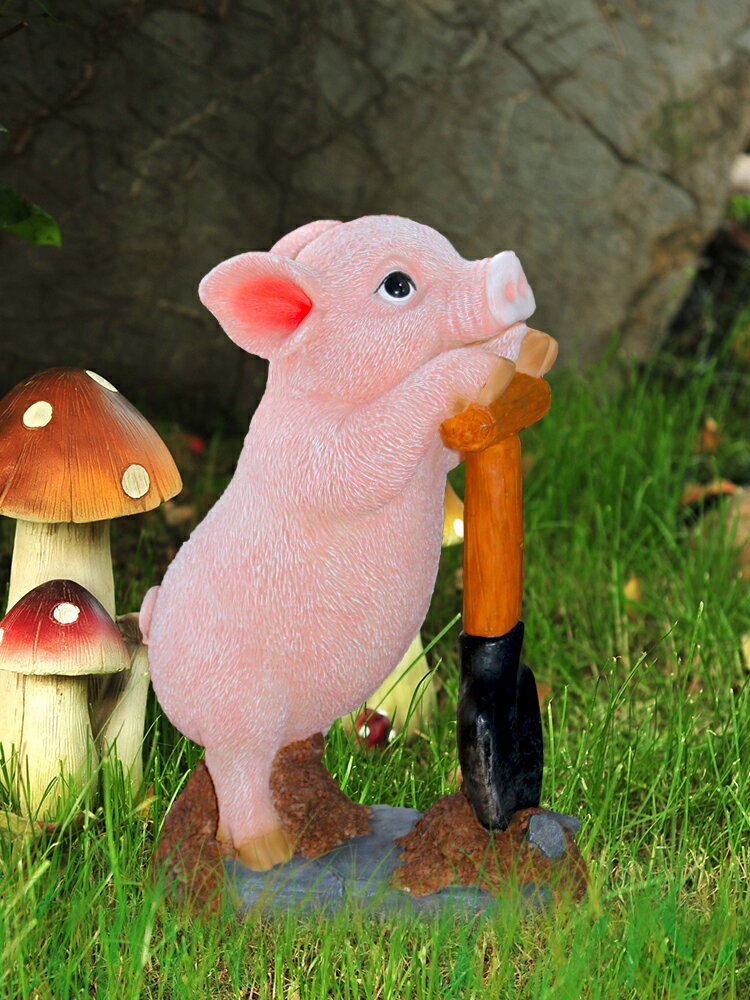花園裝飾仿真動物可愛小豬創意樹脂擺件鐵鍬庭院陽臺卡通雕塑模型