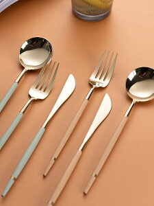 輕奢刀叉套裝家用不銹鋼西餐餐具食品級牛排刀叉勺三件套