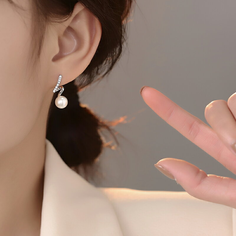 珍珠耳釘女高階感小眾設計輕奢法式時尚耳環2022年新款潮純銀耳飾