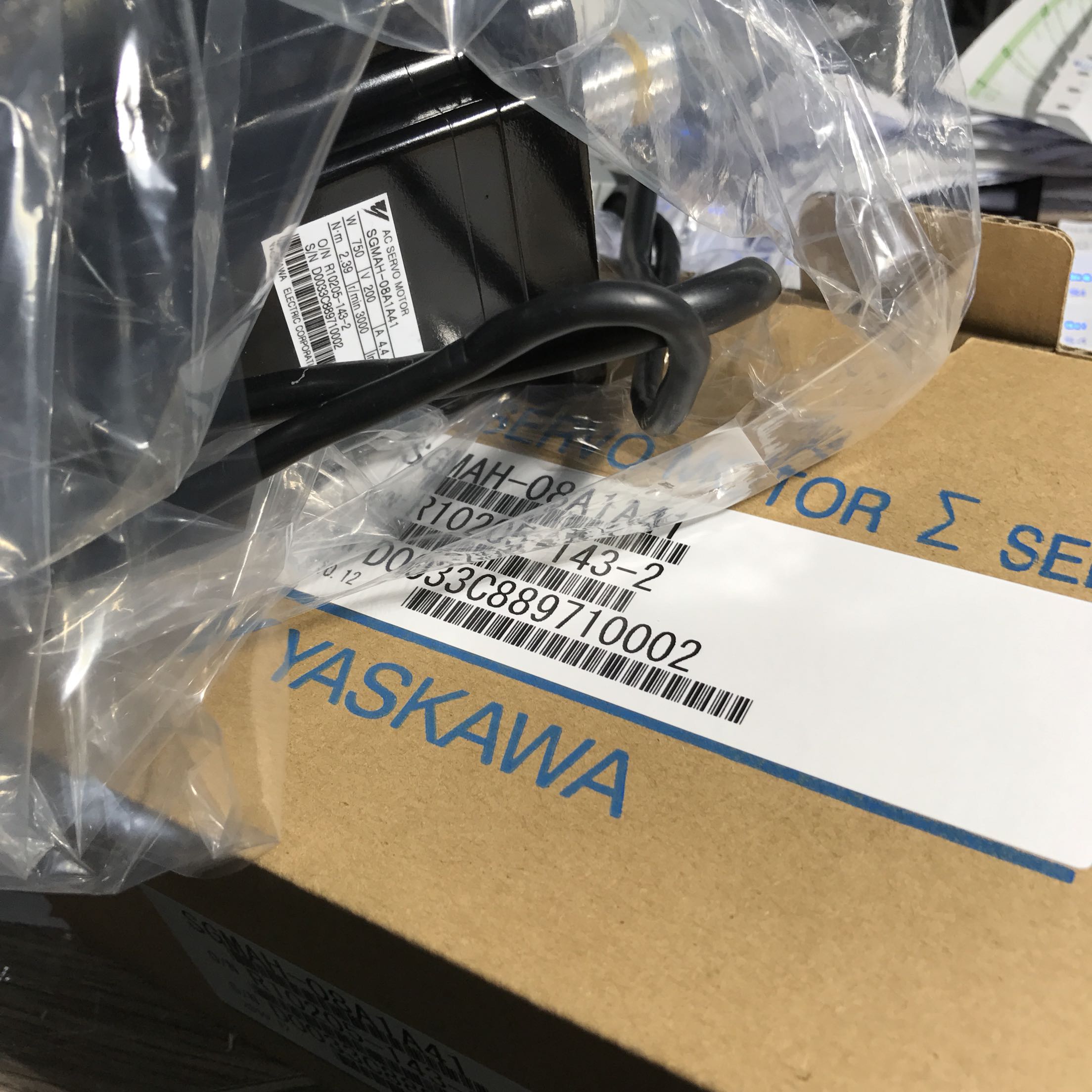 SGMAH-08A1A41/21/61安川小功率馬達2系列13位編碼式電機全新