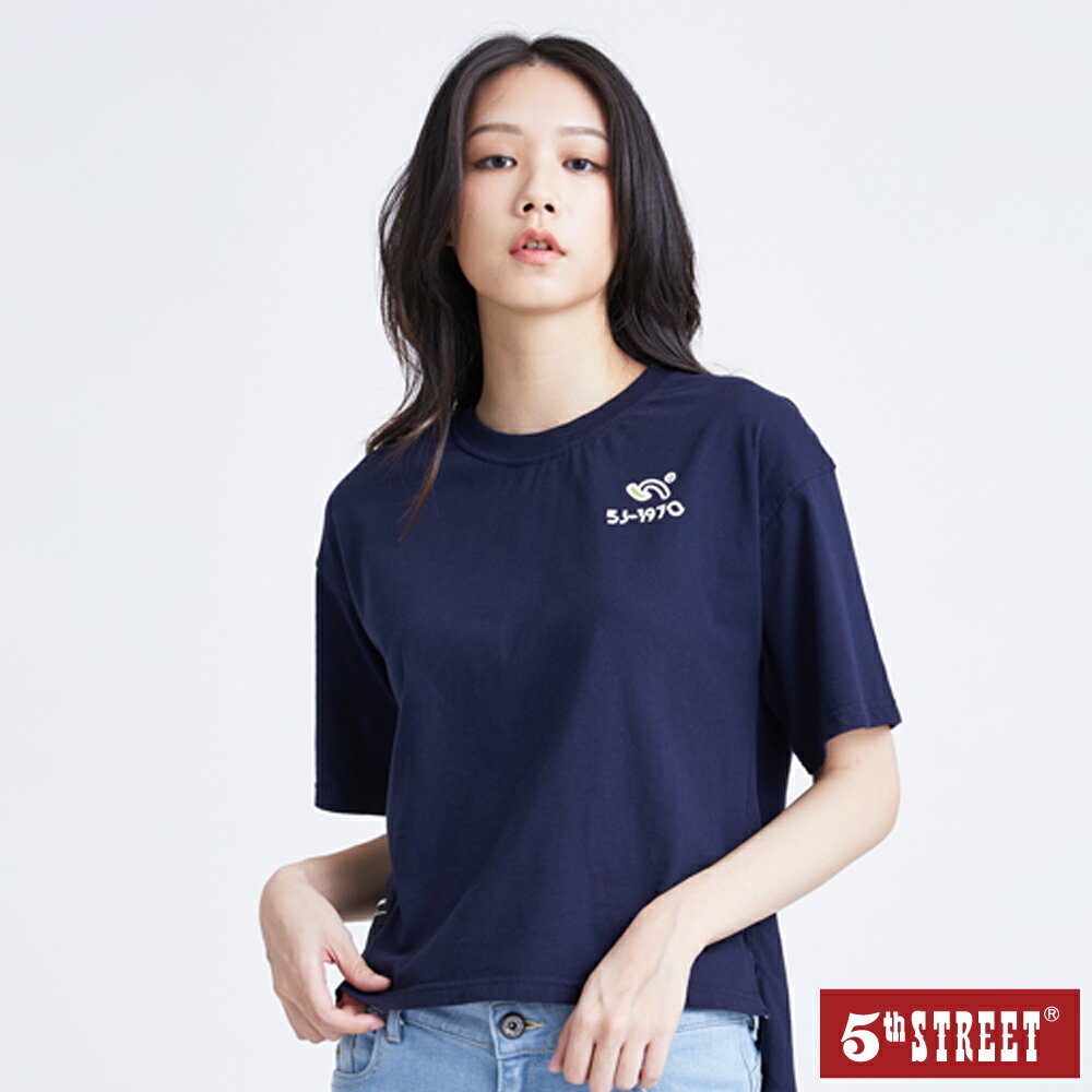 女裝 落肩1970前短後長短袖T恤-丈青 (570800) 【5th STREET】【全館滿$3000贈環保餐具收納包】
