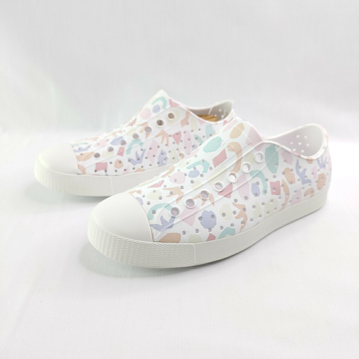 Native F00002339251 Jefferson Wanderfoam 女款 洞洞鞋 白/多彩