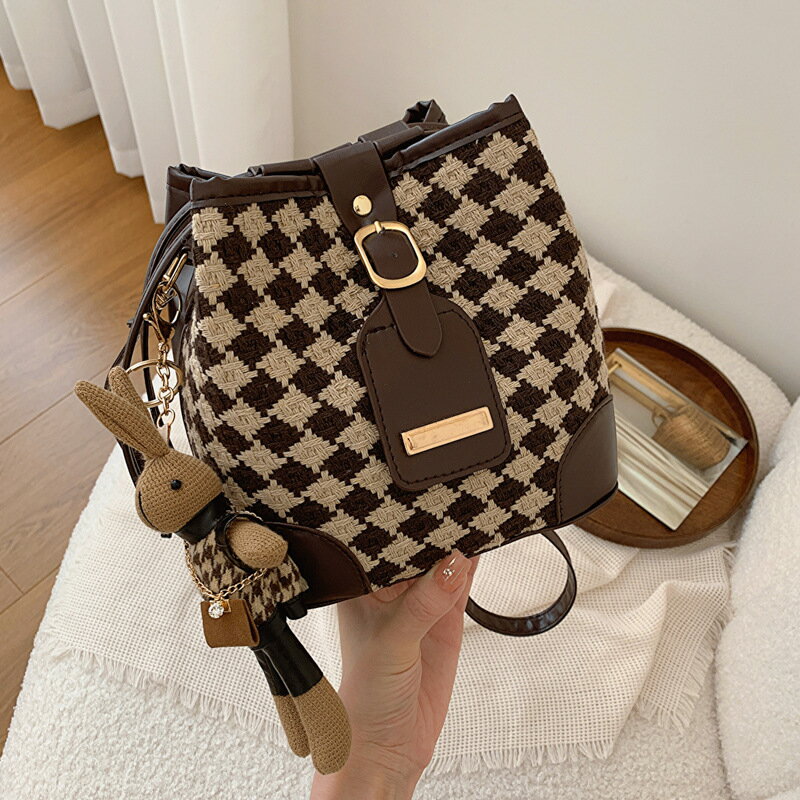 【喜挖】今年流行包包女2023年秋冬復古菱格水桶包時尚小眾設計單肩斜挎包