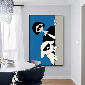 現代客廳臥室溫馨玄關裝飾畫可愛小動物人物藍色背景墻壁豎版掛畫