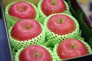 春節水果禮盒【小資組-日本青森蜜富士蘋果六入裝高級水果禮盒】宅配