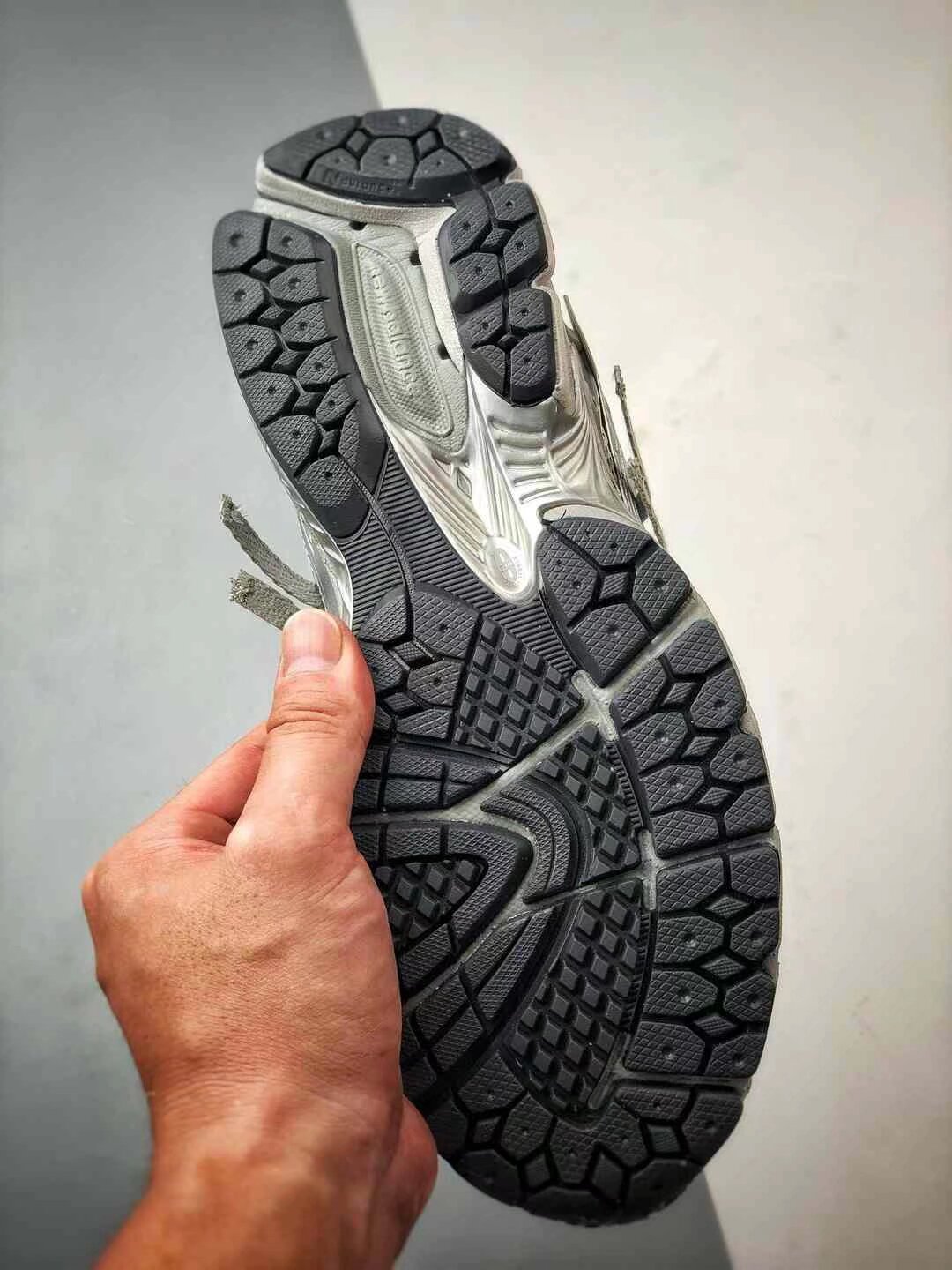 New Balance 1906R 系列 銀灰 復古老爹鞋 6