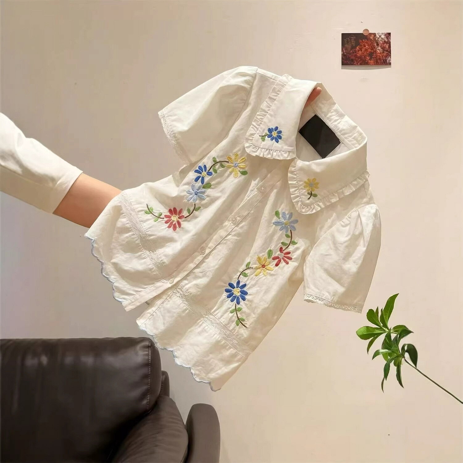 法式別致絕美娃娃領碎花刺繡襯衫女夏季甜美小個子泡泡袖短款上衣#Hi, 貼心優衣家居#
