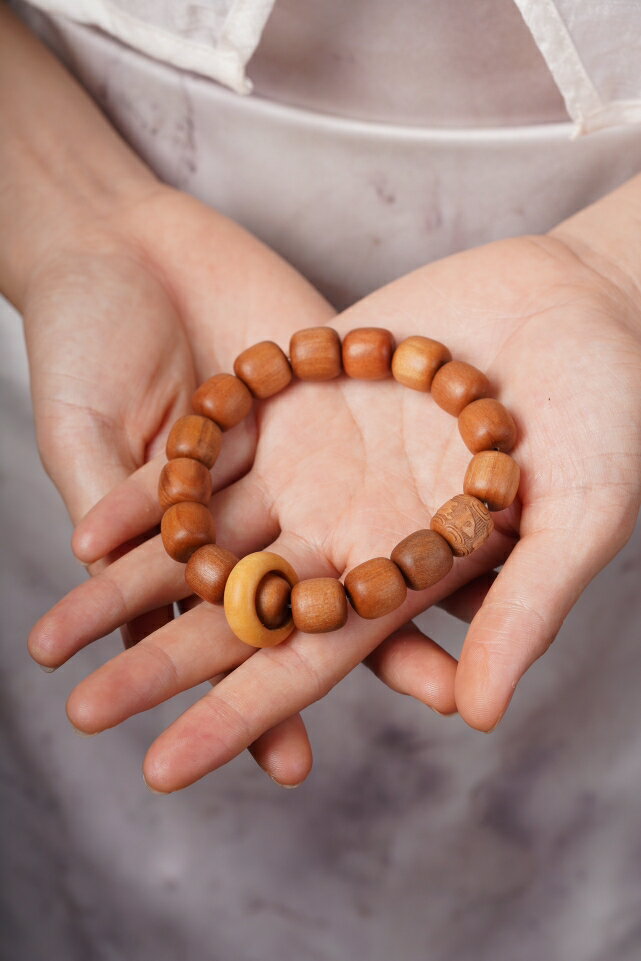 菩提手串 菩提 手串 六字箴言芭比檀香木桶老型珠佛珠手鍊國潮古典珠型手串『ZW5165』 2