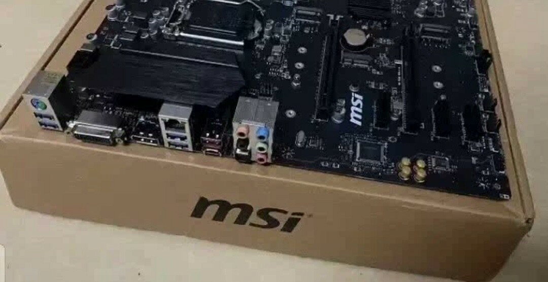 微星 MSI Z390 PLUS 主機板 ATX大板 盒裝未使用 支援Intel八九代CPU 雙M.2介面 配件齊全